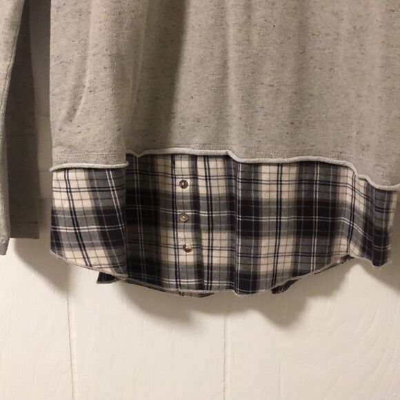 Women’s Hazel Pull Over Top with  Lace Shoulder - Picture 5 of 5